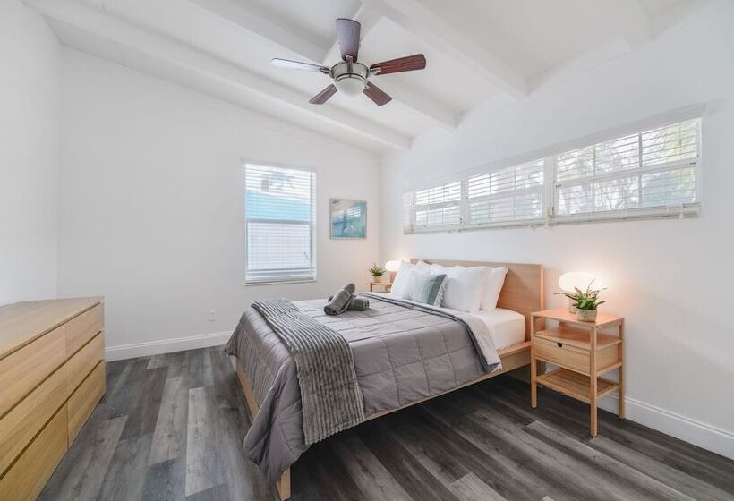 Пансион Luxury Pool House Canal Side