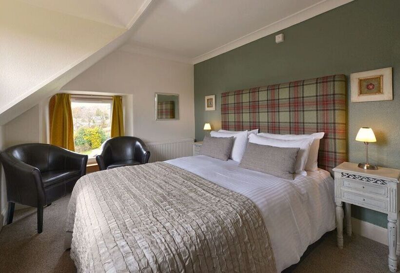 بنسيون The Poplars Guest House