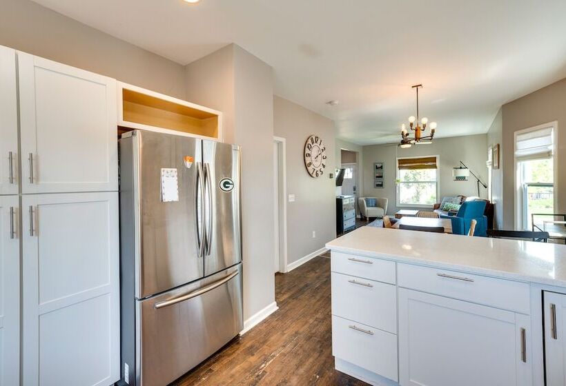 Pet Friendly Home 6 Mi To Downtown Milwaukee!