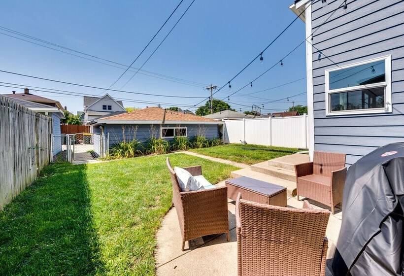 Pet Friendly Home 6 Mi To Downtown Milwaukee!