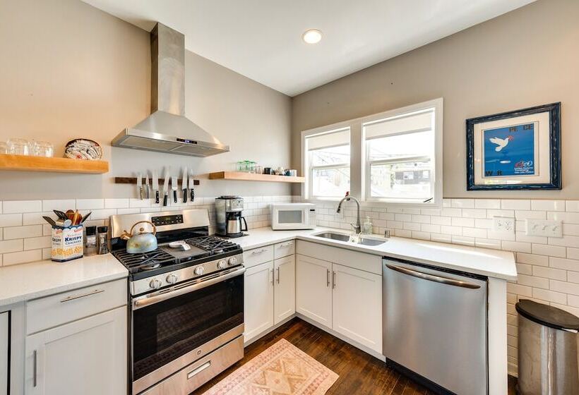 Pet Friendly Home 6 Mi To Downtown Milwaukee!