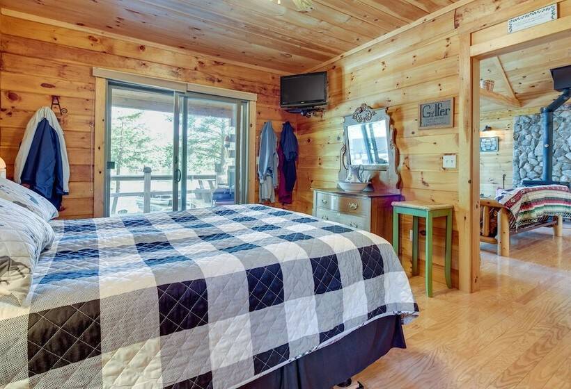 Pet Friendly Island Retreat Boat Access Only!