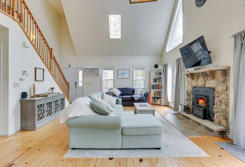Pet Friendly Lackawaxen Home W/ Gas Grill!