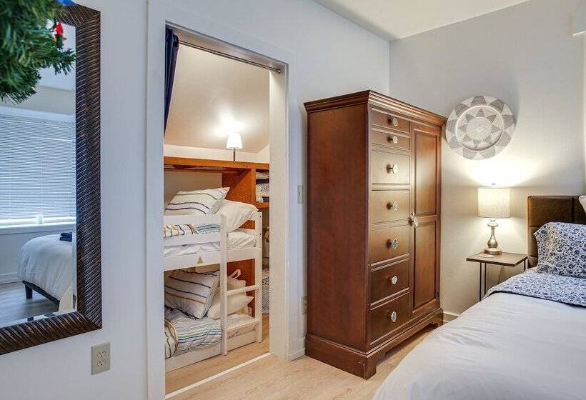 Pet Friendly Newman Lake Cottage W/ Beach Access!