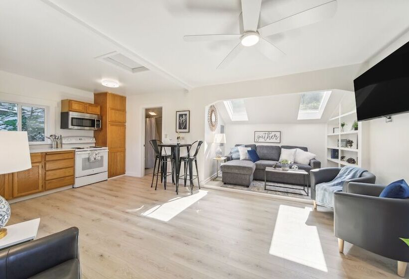 Pet Friendly Newman Lake Cottage W/ Beach Access!