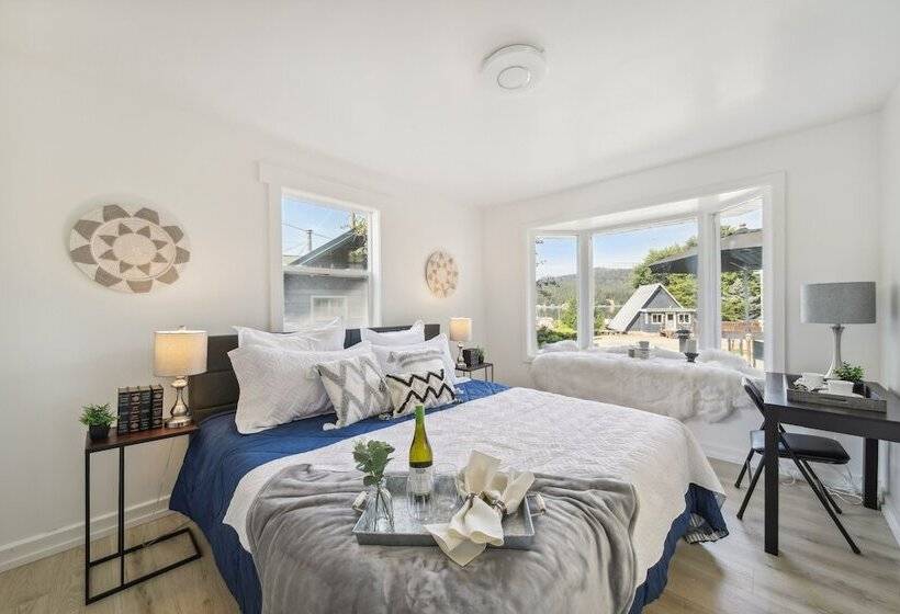 Pet Friendly Newman Lake Cottage W/ Beach Access!