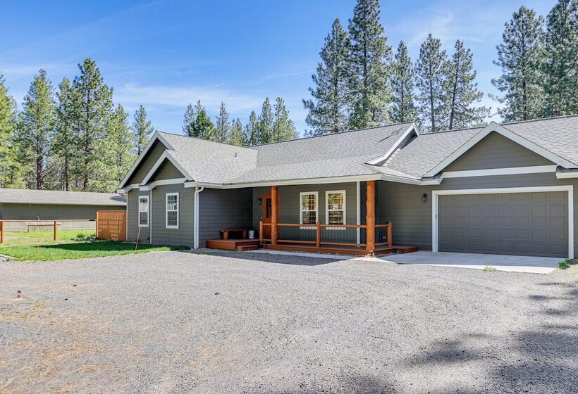 Pet Friendly Oregon Retreat W/ Patio & Hot Tub!