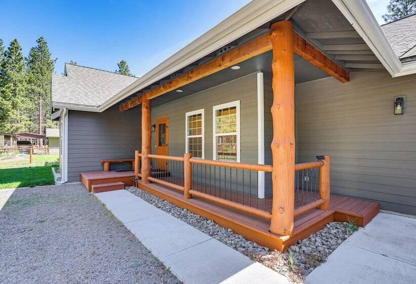 Pet Friendly Oregon Retreat W/ Patio & Hot Tub!