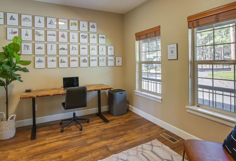 Pet Friendly Oregon Retreat W/ Patio & Hot Tub!