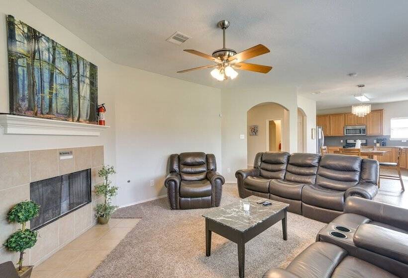 Pet Friendly Pearland Home ~ 21 Mi To Houston!