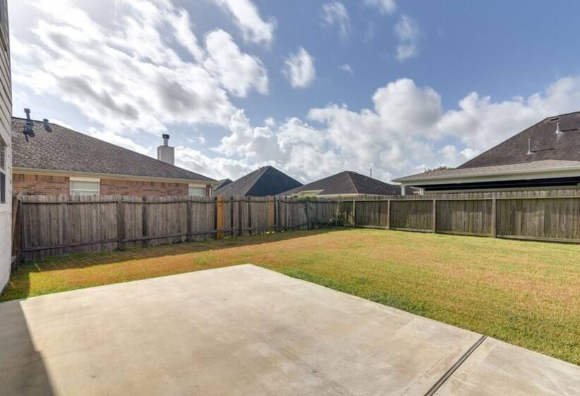 Pet Friendly Pearland Home ~ 21 Mi To Houston!