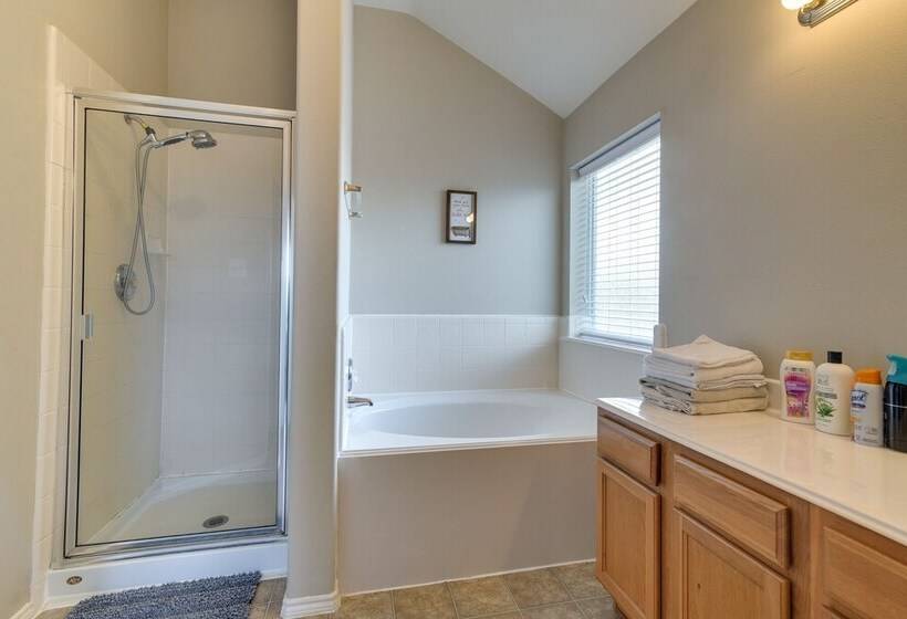 Pet Friendly Pearland Home ~ 21 Mi To Houston!