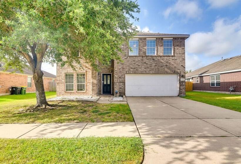 Pet Friendly Pearland Home ~ 21 Mi To Houston!