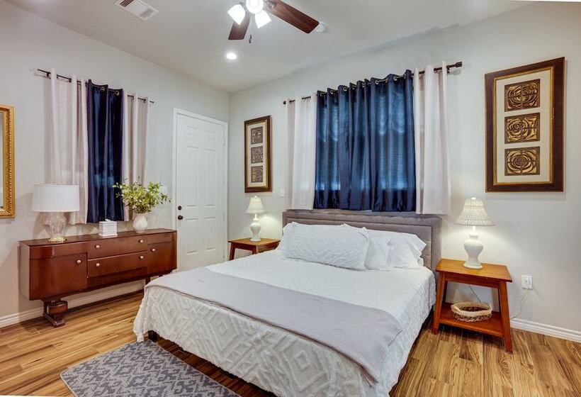 Pet Friendly Tomball Home: Walk To Main Street!