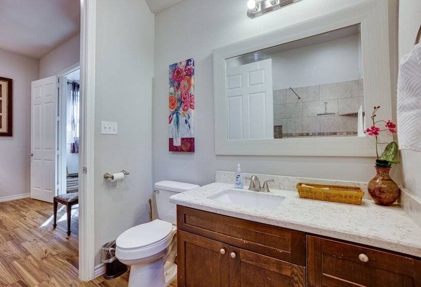 Pet Friendly Tomball Home: Walk To Main Street!