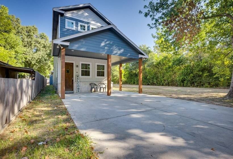 Pet Friendly Tomball Home: Walk To Main Street!