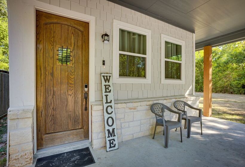 Pet Friendly Tomball Home: Walk To Main Street!