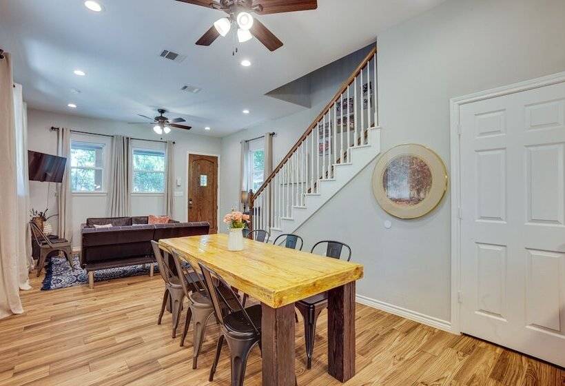 Pet Friendly Tomball Home: Walk To Main Street!