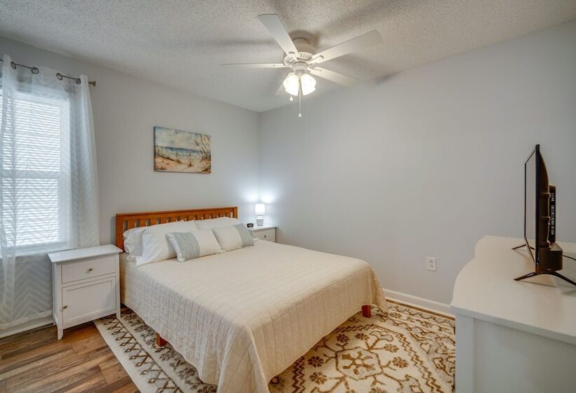 Pet Friendly Villas Vacation Rental: Walk To Bay