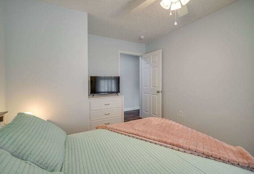 Pet Friendly Villas Vacation Rental: Walk To Bay