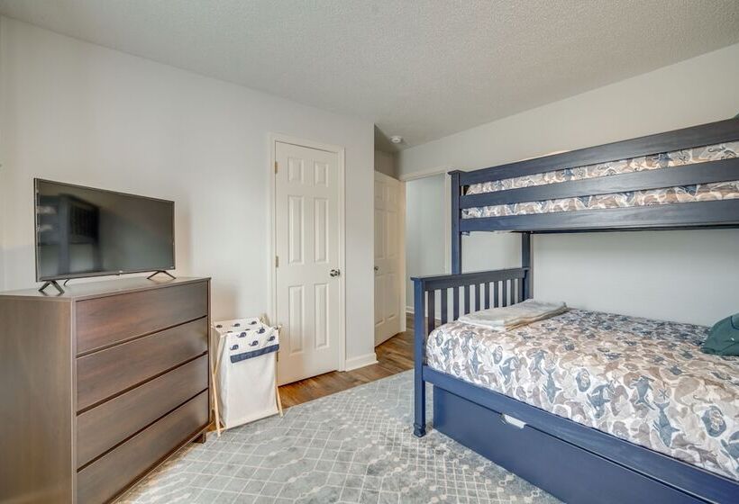 Pet Friendly Villas Vacation Rental: Walk To Bay