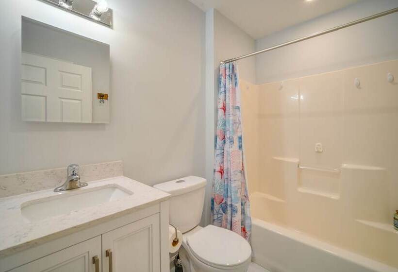 Pet Friendly Villas Vacation Rental: Walk To Bay