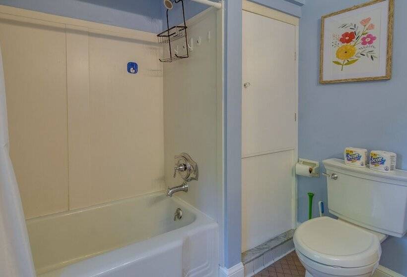 Pittsford Vacation Home: 2 Mi To Historic Village