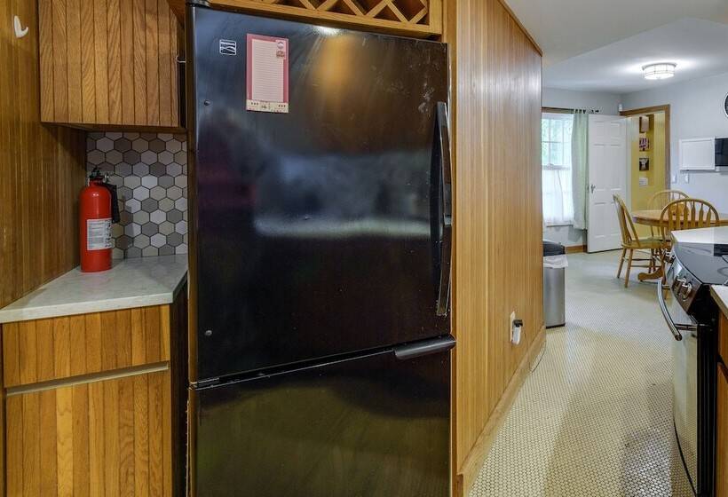 Pittsford Vacation Home: 2 Mi To Historic Village