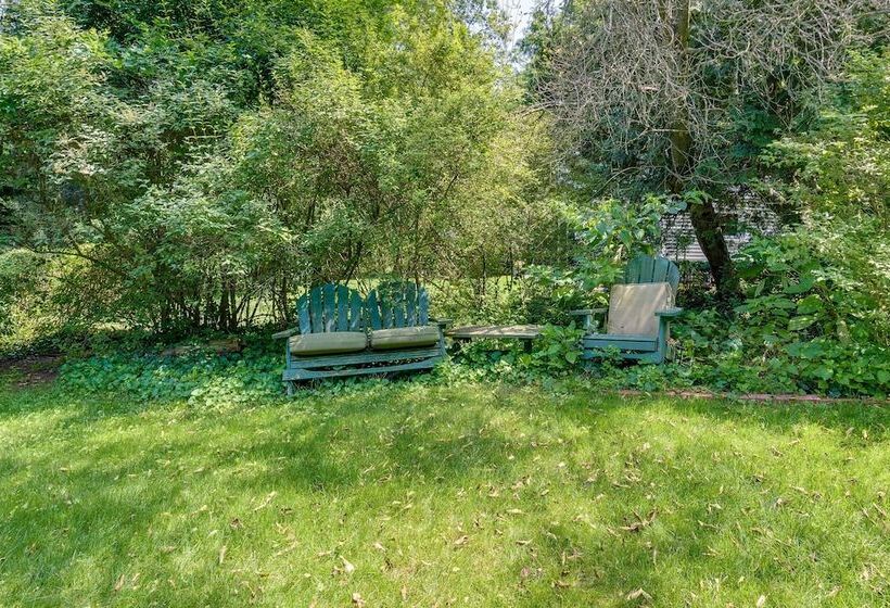 Pittsford Vacation Home: 2 Mi To Historic Village