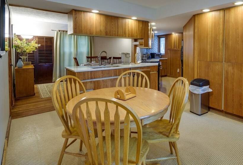 Pittsford Vacation Home: 2 Mi To Historic Village