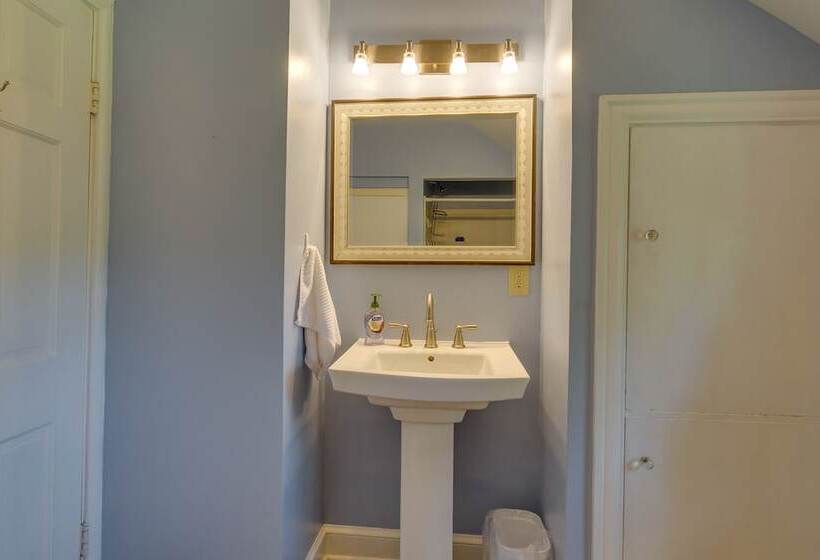 Pittsford Vacation Home: 2 Mi To Historic Village