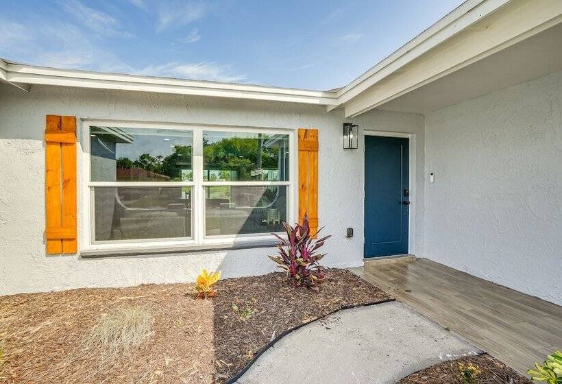 Poolside Paradise: Port Richey Retreat W/ Patio!