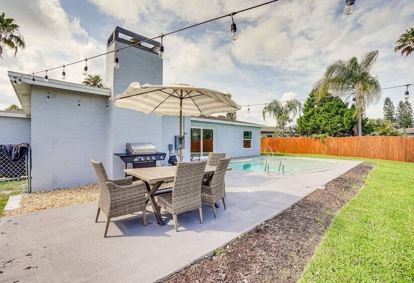 Poolside Paradise: Port Richey Retreat W/ Patio!