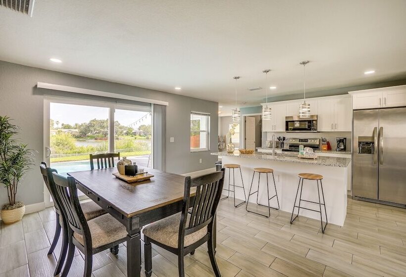 Poolside Paradise: Port Richey Retreat W/ Patio!