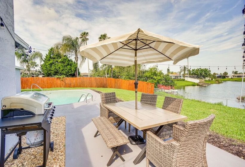 Poolside Paradise: Port Richey Retreat W/ Patio!