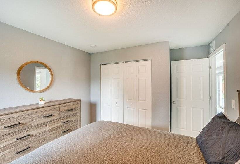 Poolside Paradise: Port Richey Retreat W/ Patio!