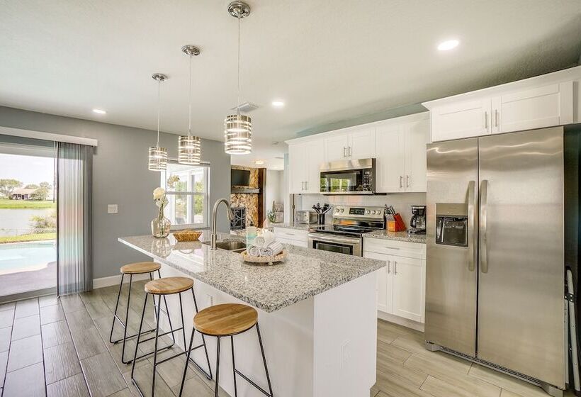 Poolside Paradise: Port Richey Retreat W/ Patio!