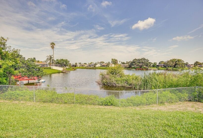 Poolside Paradise: Port Richey Retreat W/ Patio!