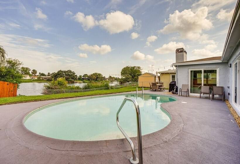 Poolside Paradise: Port Richey Retreat W/ Patio!