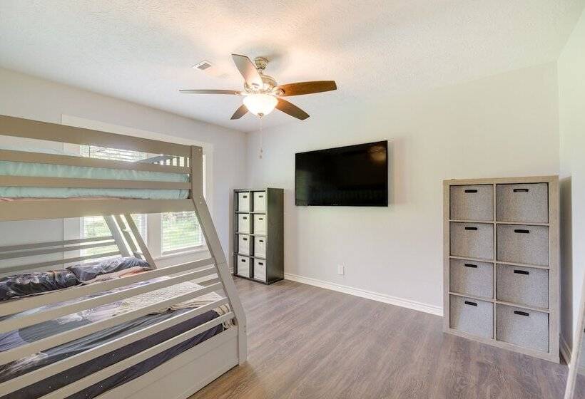 Port Neches Home Rental: Walk To Tugboat Island!