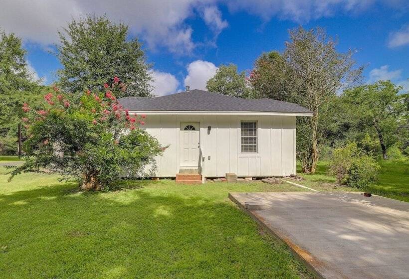 Port Neches Home Rental: Walk To Tugboat Island!