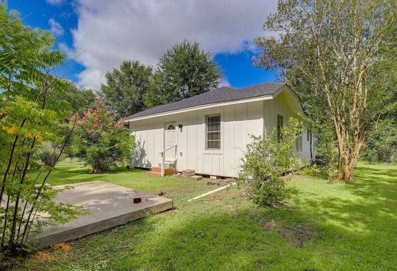 Port Neches Home Rental: Walk To Tugboat Island!