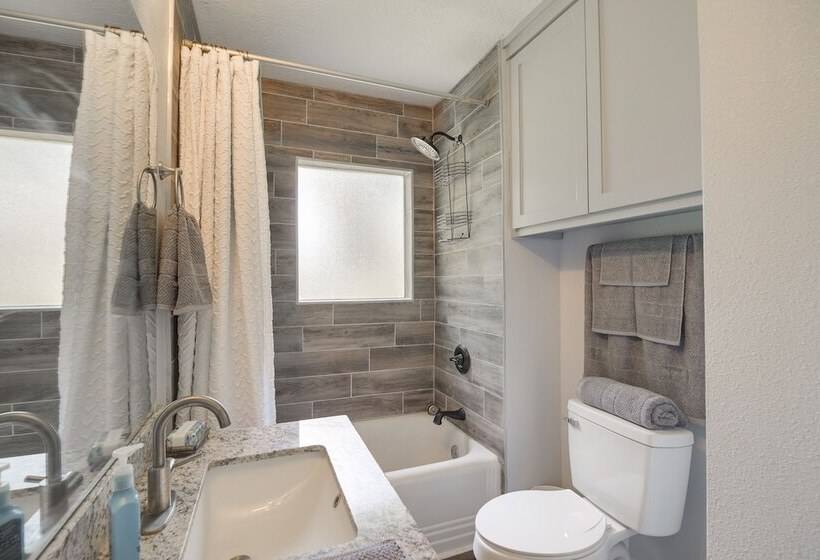 Port Neches Home Rental: Walk To Tugboat Island!