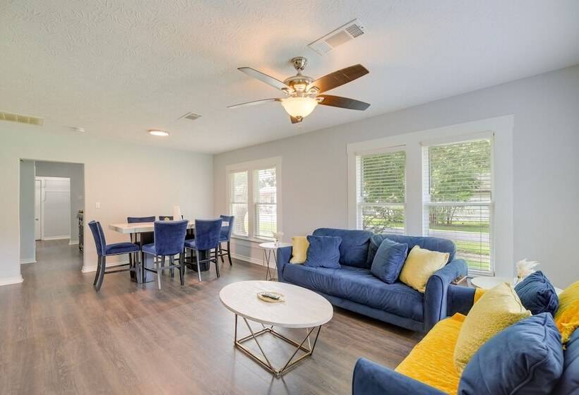 Port Neches Home Rental: Walk To Tugboat Island!