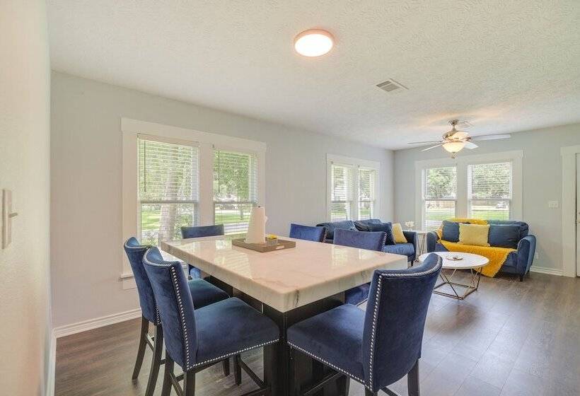 Port Neches Home Rental: Walk To Tugboat Island!