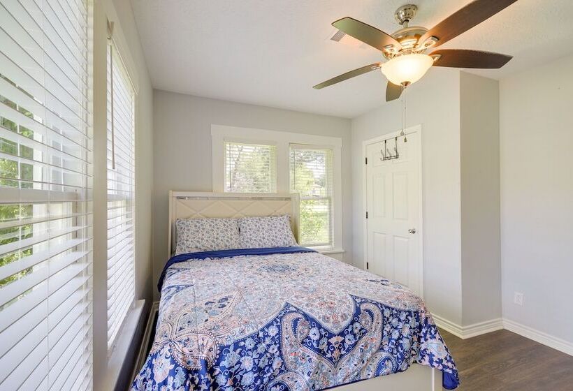 Port Neches Home Rental: Walk To Tugboat Island!