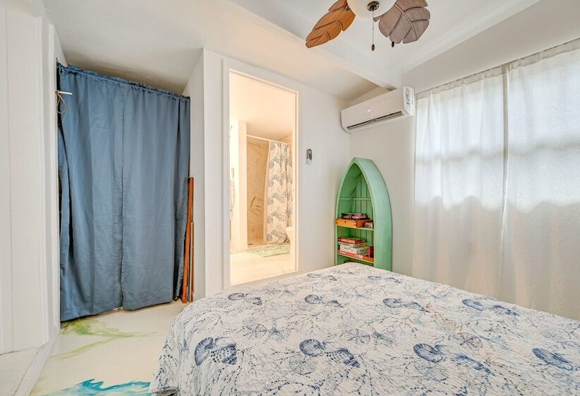 Hot Tub, Grill & Fire Pit: Port Richey Retreat