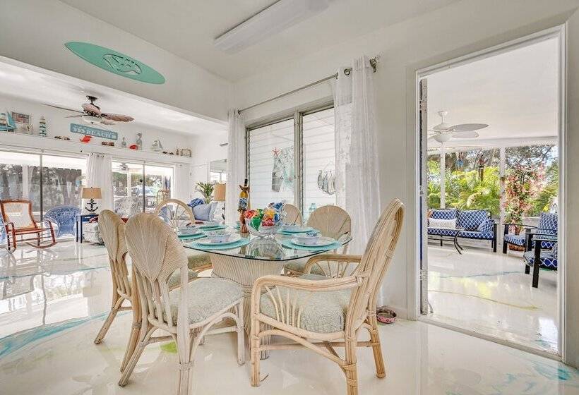 Hot Tub, Grill & Fire Pit: Port Richey Retreat