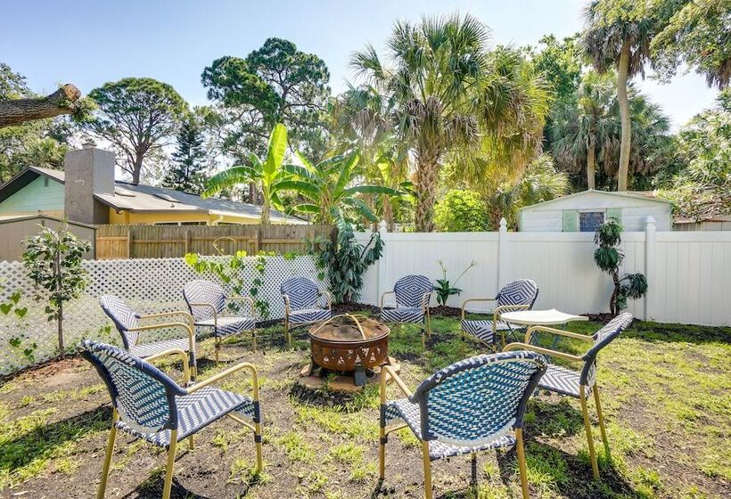 Hot Tub, Grill & Fire Pit: Port Richey Retreat