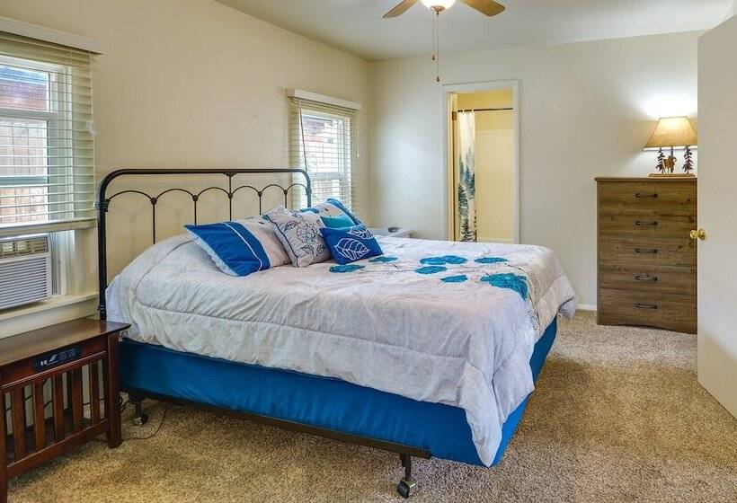 Quaint Cody Cottage W/ Grill: Walk To Downtown!